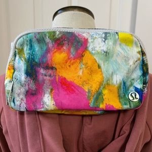 Lululemon Everywhere Belt Bag No Limit